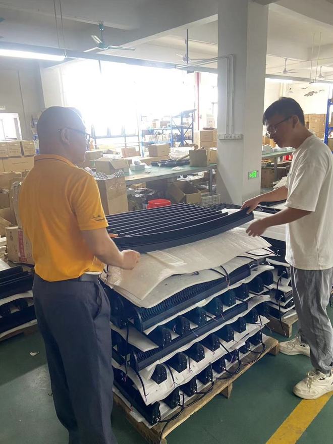 易路通總經理桂韓城親赴佛山考察汽車配件工廠，確保產品質量無憂